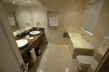 Norscot Manor Guest Lodge Sandton Bagian luar foto