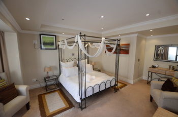 Norscot Manor Guest Lodge Sandton Bagian luar foto