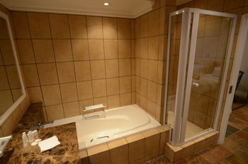 Norscot Manor Guest Lodge Sandton Bagian luar foto