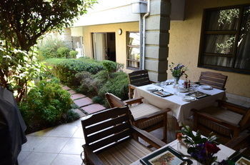 Norscot Manor Guest Lodge Sandton Bagian luar foto