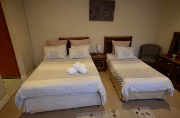 Norscot Manor Guest Lodge Sandton Bagian luar foto