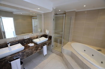 Norscot Manor Guest Lodge Sandton Bagian luar foto