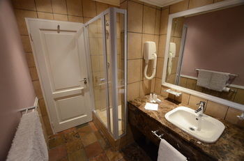 Norscot Manor Guest Lodge Sandton Bagian luar foto